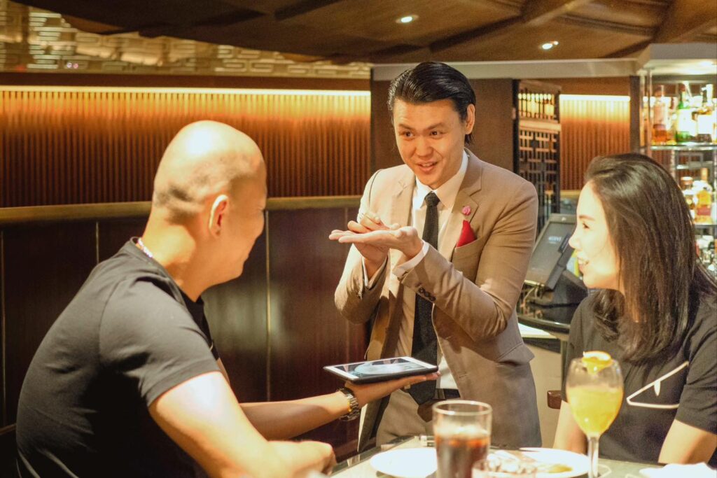 Ipad magician Chrio Ipad magician for corporate events