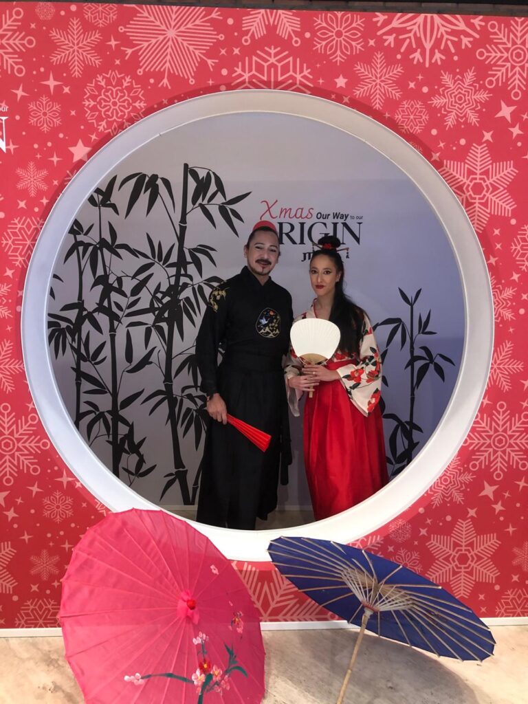 Decoración y Artistas para Eventos Entretenimiento temático navideño con estética oriental en Madrid.