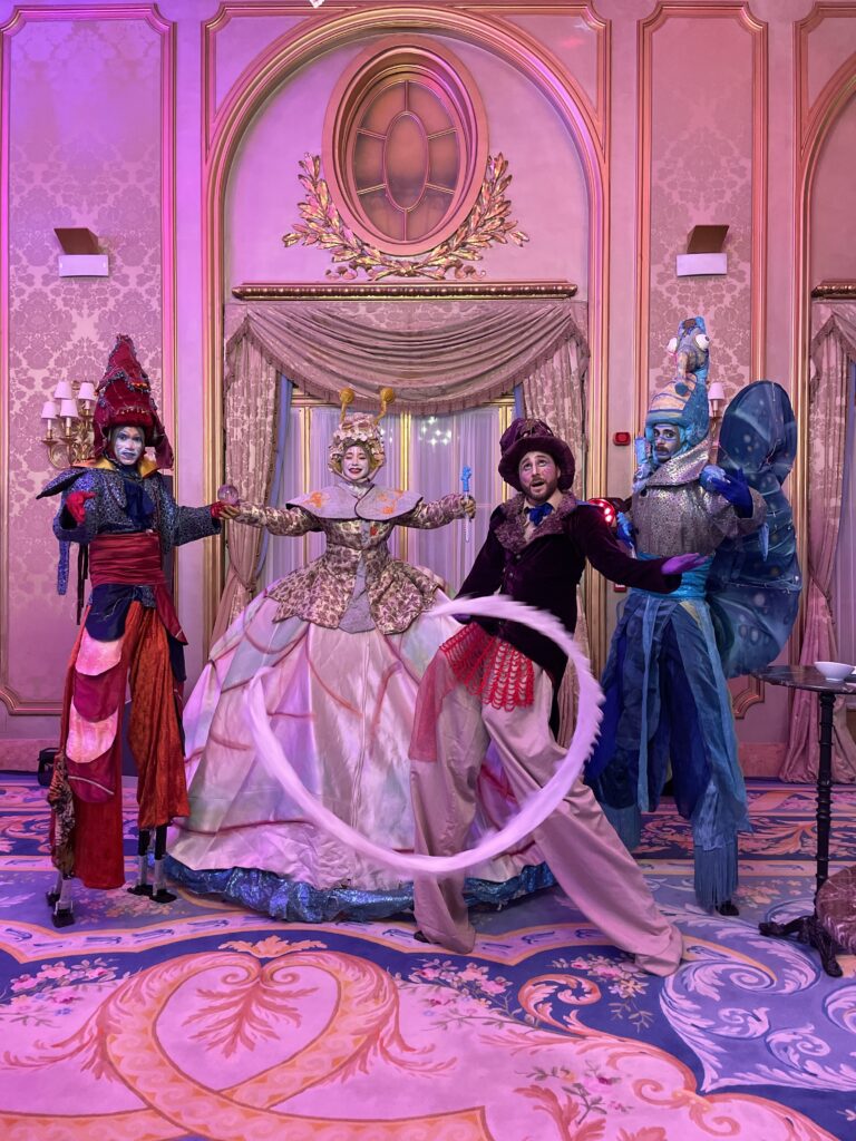 Elegant stilt walkers for high-end events in Barcelona welcome reception.