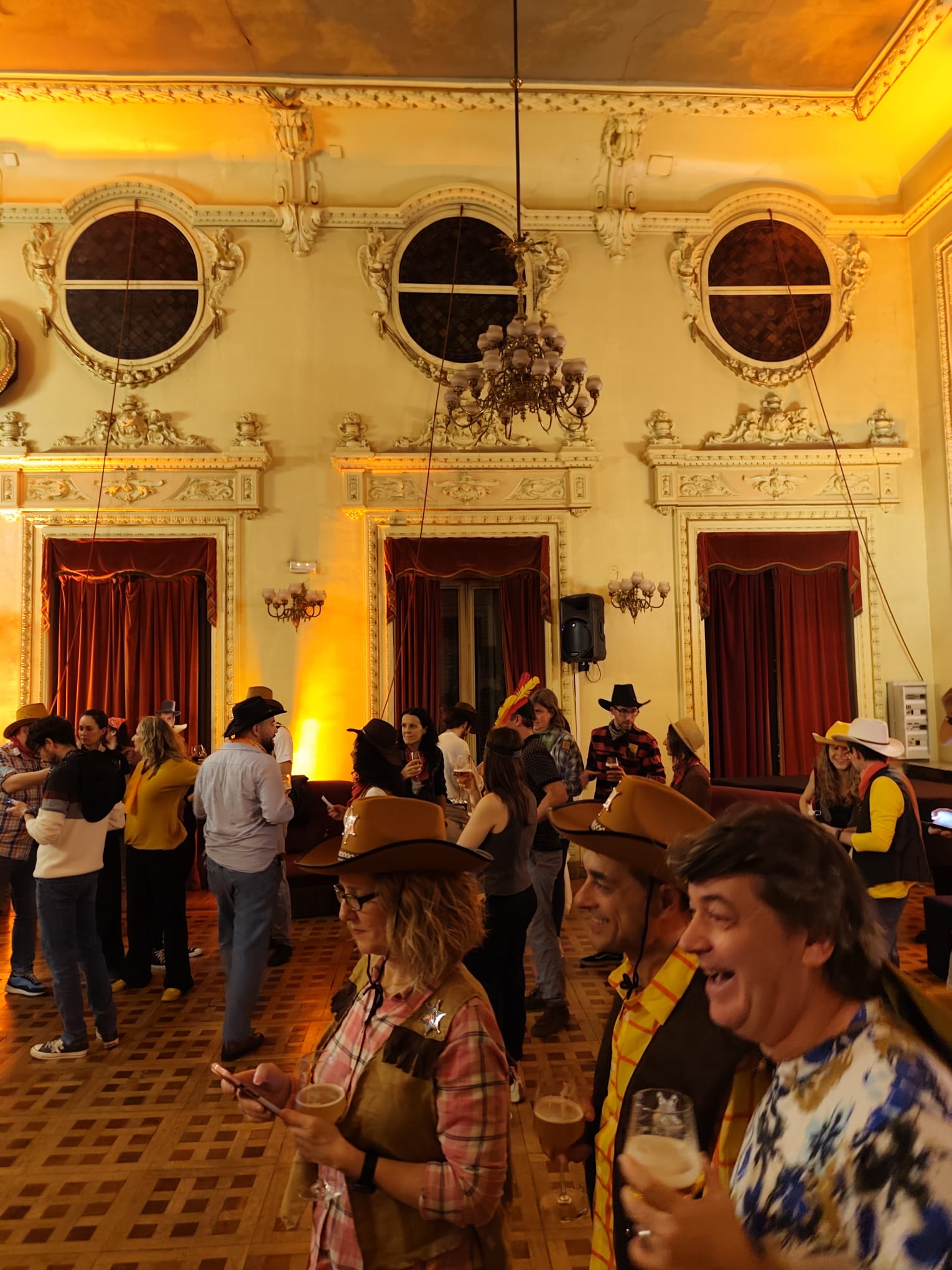 Dance group teaching Line Dance to guests during corporate events in Valladolid.